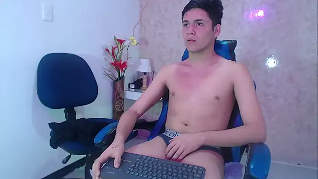 Snapshot of Aaron_Foxxx chatting on 10/10/25, 01:10 Aaron Foxxx online show from 10/10/25, 01:10