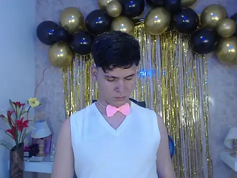 Snapshot of Aaron_Foxxx chatting on 10/12/25, 11:53 Aaron Foxxx online show from 10/12/25, 11:53