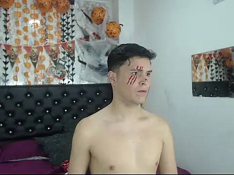 Snapshot of Aaron_Foxxx chatting on 10/17/25, 09:39 Aaron Foxxx online show from 10/17/25, 09:39