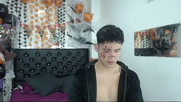Snapshot of Aaron_Foxxx chatting on 10/18/25, 10:21 Aaron Foxxx online show from 10/18/25, 10:21
