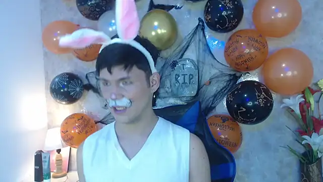 Snapshot of Aaron_Foxxx chatting on 10/25/25, 01:40 Aaron Foxxx online show from 10/25/25, 01:40