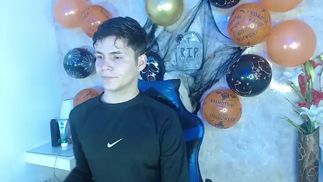 Snapshot of Aaron_Foxxx chatting on 10/26/25, 05:41 Aaron Foxxx online show from 10/26/25, 05:41