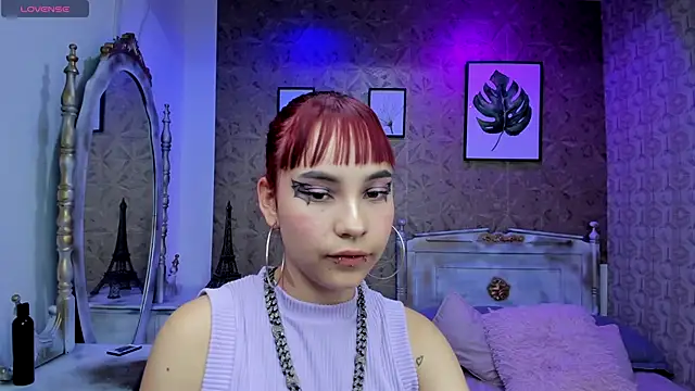 Snapshot of Megane_whitte chatting on 10/05/25, 04:00 Megane whitte online show from 10/05/25, 04:00