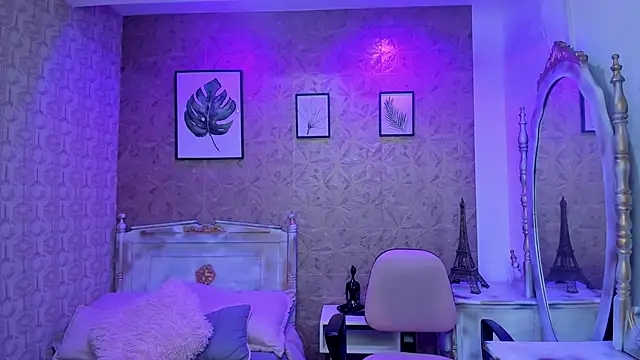 Snapshot of Megane_whitte chatting on 10/21/25, 04:02 Megane whitte online show from 10/21/25, 04:02