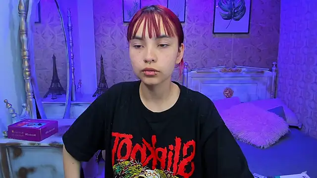 Snapshot of Megane_whitte chatting on 10/25/25, 02:41 Megane whitte online show from 10/25/25, 02:41