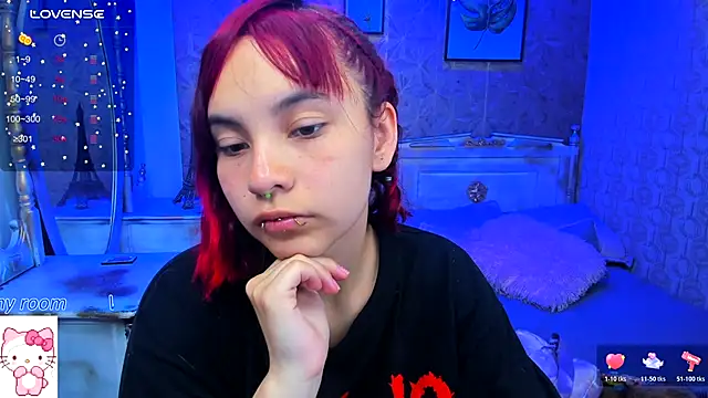 Snapshot of Megane_whitte chatting on 10/26/25, 03:12 Megane whitte online show from 10/26/25, 03:12