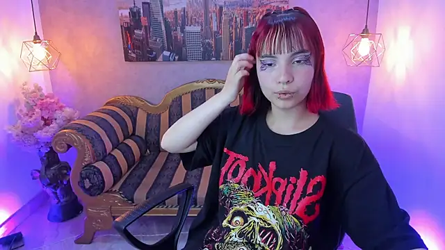 Snapshot of Megane_whitte chatting on 10/26/25, 03:18 Megane whitte online show from 10/26/25, 03:18