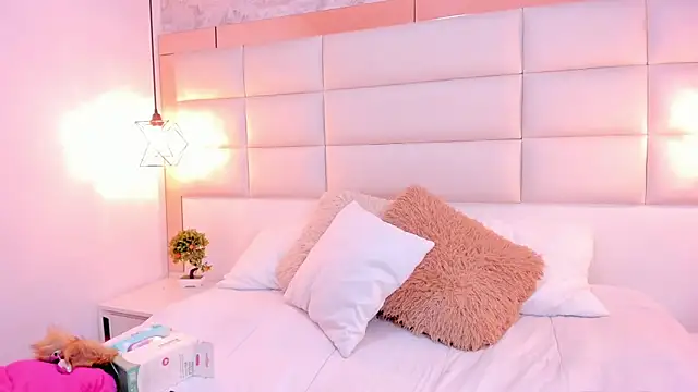 Snapshot of Megane_whitte chatting on 11/21/25, 08:29 Megane whitte online show from 11/21/25, 08:29