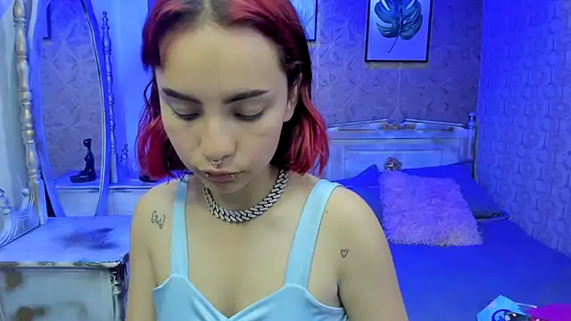 Snapshot of Megane_whitte chatting on 11/25/25, 05:46 Megane whitte online show from 11/25/25, 05:46