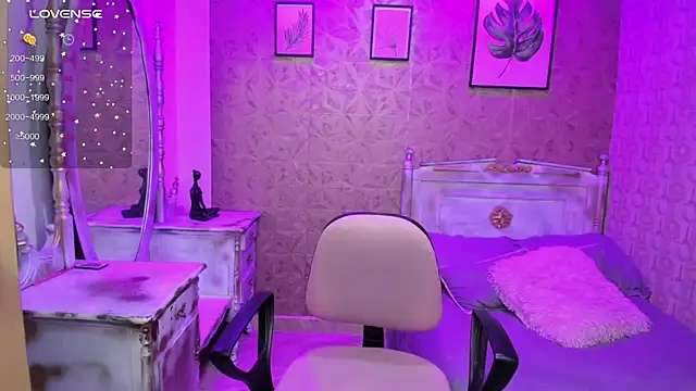 Snapshot of Megane_whitte chatting on 11/27/25, 07:27 Megane whitte online show from 11/27/25, 07:27