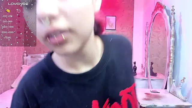 Snapshot of Megane_whitte chatting on 12/05/25, 07:10 Megane whitte online show from 12/05/25, 07:10