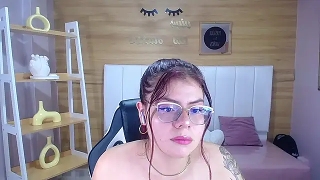 Snapshot of draviana_a_ chatting on 10/09/25, 03:37 draviana a  online show from 10/09/25, 03:37