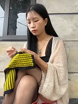 Snapshot of -mayhan11 chatting on 10/14/25, 02:45 -mayhan11 online show from 10/14/25, 02:45