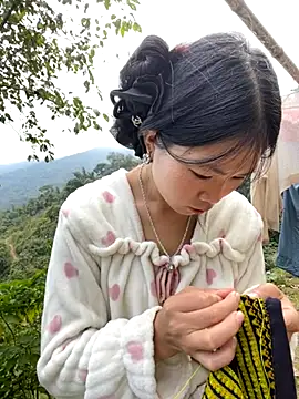 Snapshot of -mayhan11 chatting on 10/28/25, 07:45 -mayhan11 online show from 10/28/25, 07:45