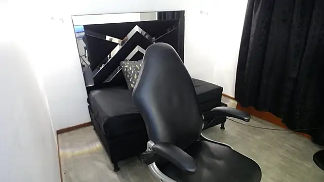 Snapshot of MarianaRojas_ chatting on 02/01/26, 06:50 MarianaRojas online show from 02/01/26, 06:50