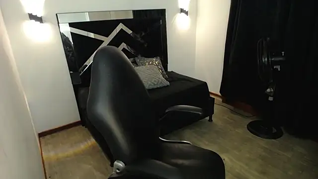 Snapshot of MarianaRojas_ chatting on 03/07/26, 03:36 MarianaRojas online show from 03/07/26, 03:36