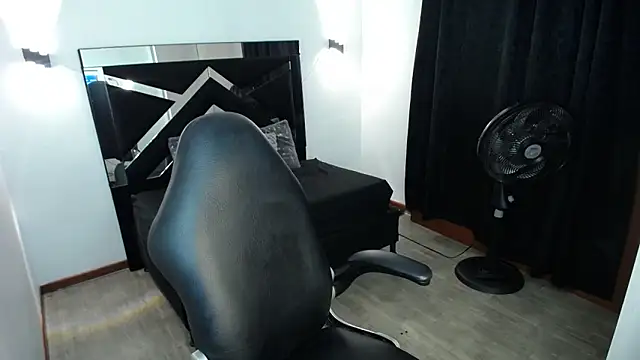 MarianaRojas  online show from 06/15/26, 02:14