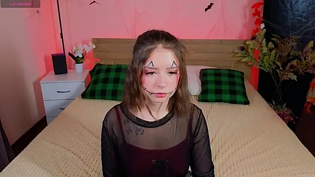 Snapshot of _Amelia_Shine_ chatting on 10/16/25, 11:00  Amelia Shine  online show from 10/16/25, 11:00