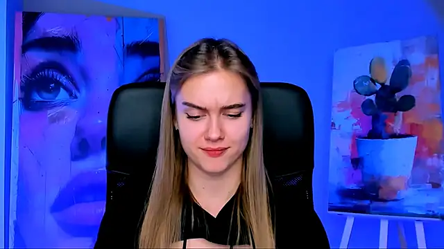 Snapshot of JuneWoods chatting on 11/07/25, 12:38 JuneWoods online show from 11/07/25, 12:38