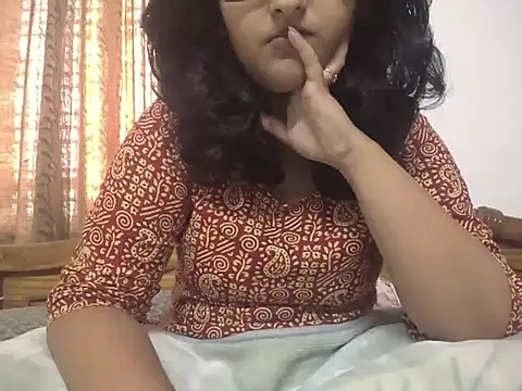 Snapshot of reena_12 chatting on 11/03/25, 10:05 reena 12 online show from 11/03/25, 10:05