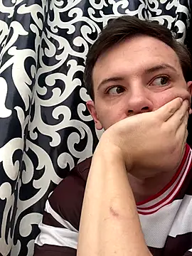 Snapshot of KirilStella chatting on 10/02/25, 12:12 KirilStella online show from 10/02/25, 12:12