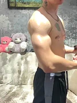 Snapshot of KirilStella chatting on 10/17/25, 12:41 KirilStella online show from 10/17/25, 12:41