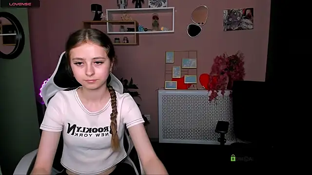 rebecca smile online show from 06/10/26, 12:37
