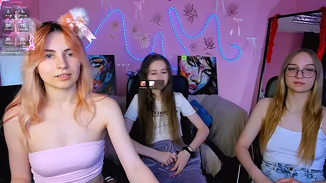 rebecca smile online show from 06/15/26, 07:16