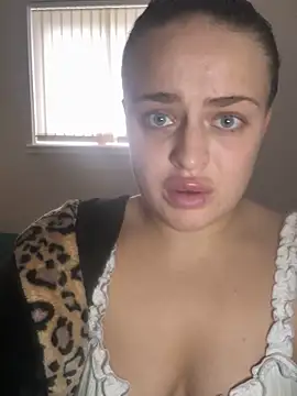 Snapshot of Roxy_30 chatting on 11/13/25, 01:10 Roxy 30 online show from 11/13/25, 01:10