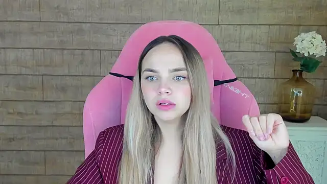 Snapshot of AnitaVenture chatting on 09/27/25, 04:06 AnitaVenture online show from 09/27/25, 04:06