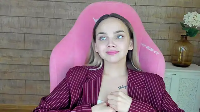 Snapshot of AnitaVenture chatting on 09/27/25, 04:23 AnitaVenture online show from 09/27/25, 04:23