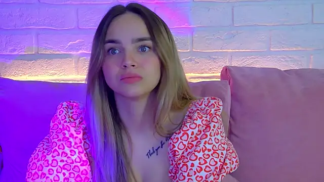 Snapshot of AnitaVenture chatting on 10/05/25, 04:44 AnitaVenture online show from 10/05/25, 04:44