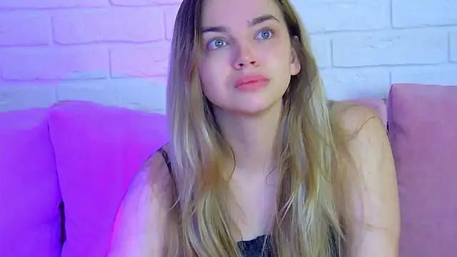 Snapshot of AnitaVenture chatting on 10/08/25, 04:10 AnitaVenture online show from 10/08/25, 04:10