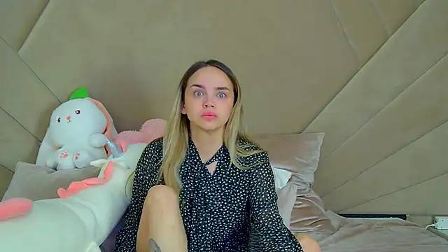 Snapshot of AnitaVenture chatting on 10/15/25, 04:34 AnitaVenture online show from 10/15/25, 04:34