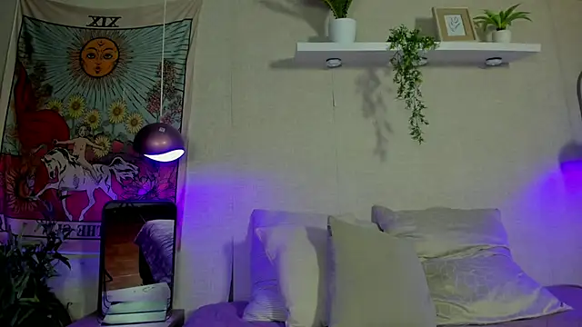 Snapshot of Violeta_dh chatting on 10/13/25, 01:11 Violeta dh online show from 10/13/25, 01:11
