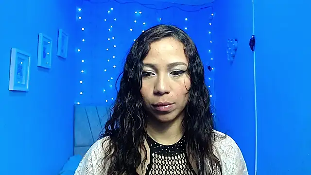 Snapshot of mIley_011 chatting on 10/04/25, 01:20 mIley 011 online show from 10/04/25, 01:20