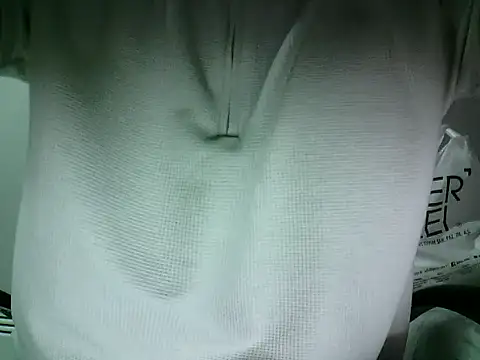 Snapshot of krerem chatting on 10/13/25, 02:50 krerem online show from 10/13/25, 02:50