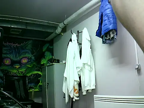 Snapshot of krerem chatting on 10/23/25, 03:11 krerem online show from 10/23/25, 03:11