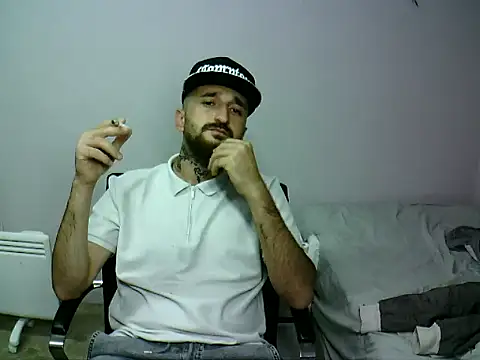 Snapshot of krerem chatting on 10/29/25, 02:52 krerem online show from 10/29/25, 02:52