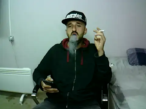 Snapshot of krerem chatting on 10/30/25, 10:49 krerem online show from 10/30/25, 10:49