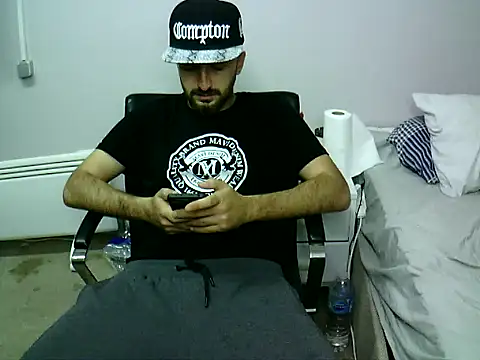 Snapshot of krerem chatting on 11/02/25, 02:30 krerem online show from 11/02/25, 02:30