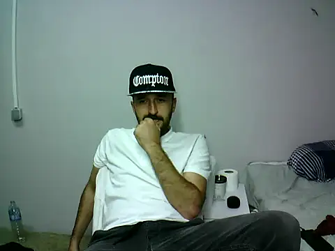 Snapshot of krerem chatting on 11/08/25, 02:06 krerem online show from 11/08/25, 02:06