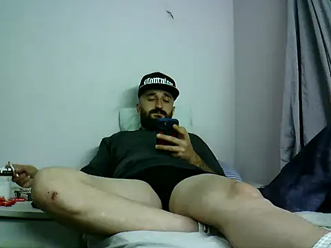 Snapshot of krerem chatting on 11/25/25, 04:07 krerem online show from 11/25/25, 04:07