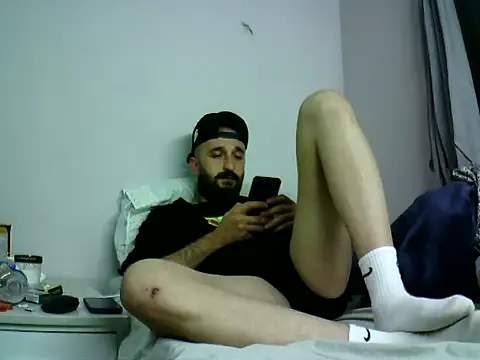 Snapshot of krerem chatting on 11/27/25, 03:47 krerem online show from 11/27/25, 03:47