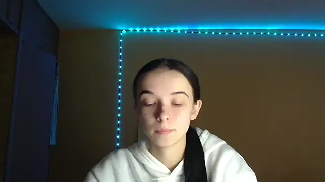 Snapshot of Emilia_Light chatting on 10/22/25, 07:41 Emilia Light online show from 10/22/25, 07:41