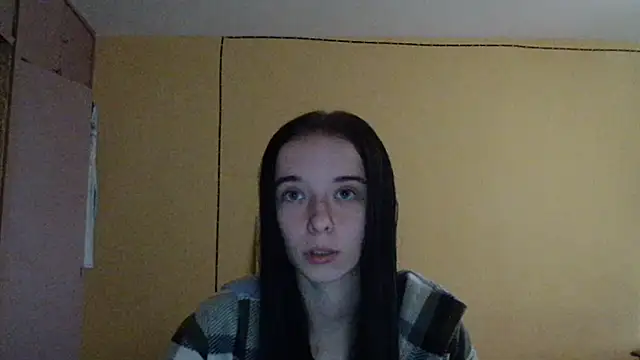 Snapshot of Emilia_Light chatting on 10/23/25, 07:07 Emilia Light online show from 10/23/25, 07:07