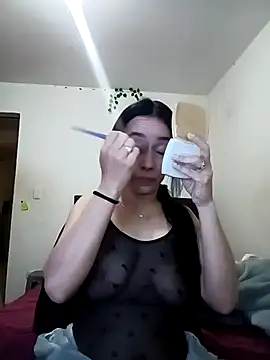 Snapshot of YaraDuartee chatting on 10/12/25, 08:19 YaraDuartee online show from 10/12/25, 08:19