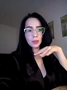 Snapshot of YaraDuartee chatting on 10/17/25, 07:49 YaraDuartee online show from 10/17/25, 07:49