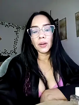 Snapshot of YaraDuartee chatting on 10/21/25, 08:53 YaraDuartee online show from 10/21/25, 08:53