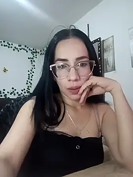 Snapshot of YaraDuartee chatting on 10/25/25, 12:29 YaraDuartee online show from 10/25/25, 12:29